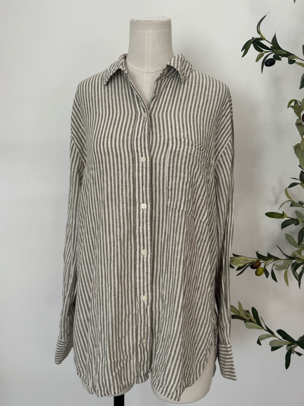 Old Navy Boyfriend Shirt Linen Blend Striped Button Up Long Sleeve Coastal Boho - Picture 1 of 7